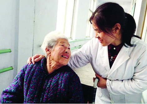 怎样为老人单独坐飞机申请无陪护服务-老人家